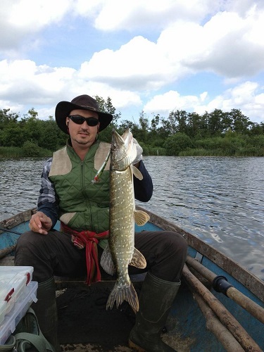 eddie mounce lure fishing for pike in England
