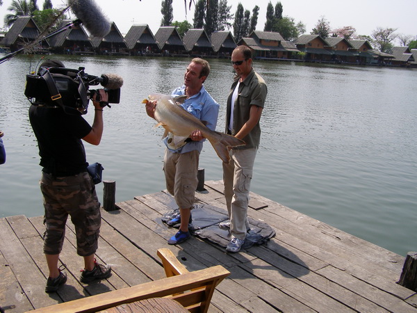 Filming Extreme Fishing Thailand with Robson Green at Bungsamran Lake in Bangkok