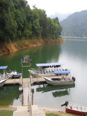 Temenggor Dam hotel for fishing in Malaysia