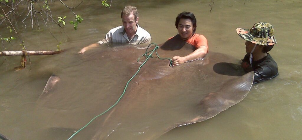 Robson Green stingray Extreme Fishing Thailand