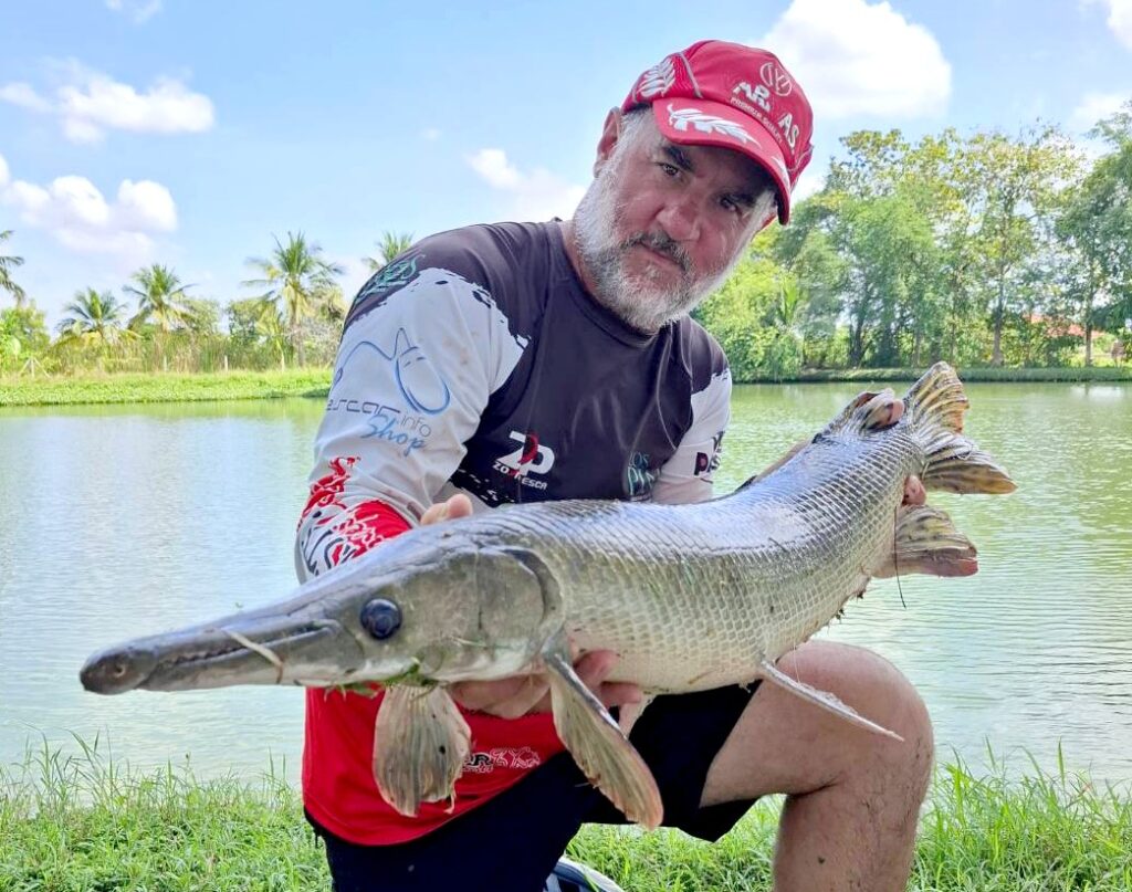Angler catching an alligator gar on a fishing Amazon BKK trip