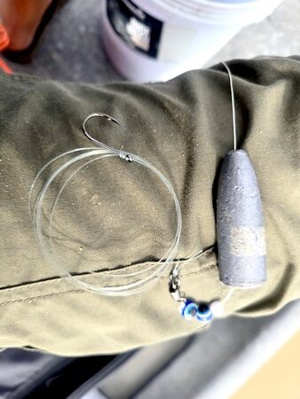 Simple river fishing rig setup for freshwater fishing in Thailand