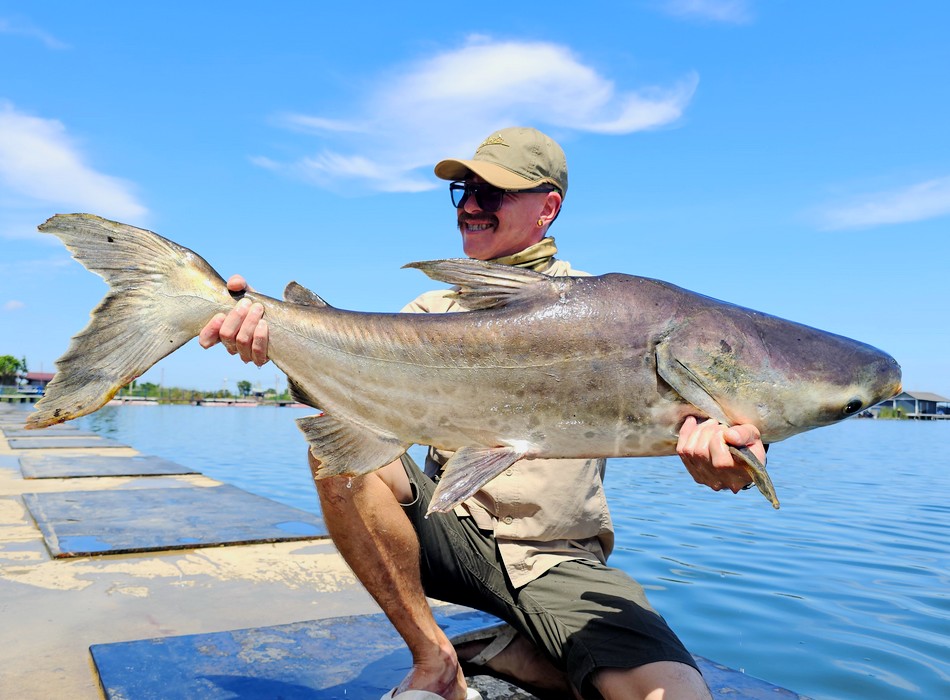 fishing at Bang Len Lake in Bangkok for Mekong catfish