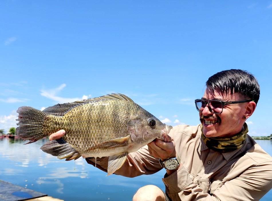 Huge tilapia caught at Bang Len Fishing Lake Thailand